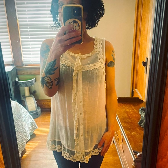 Sleeveless sheer lace button up victorian style blouse - Picture 2 of 11